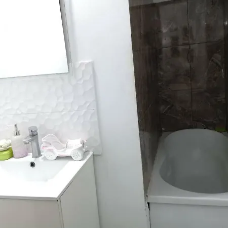 Apartament Plaja Modern Centru Vechi Langa Mare